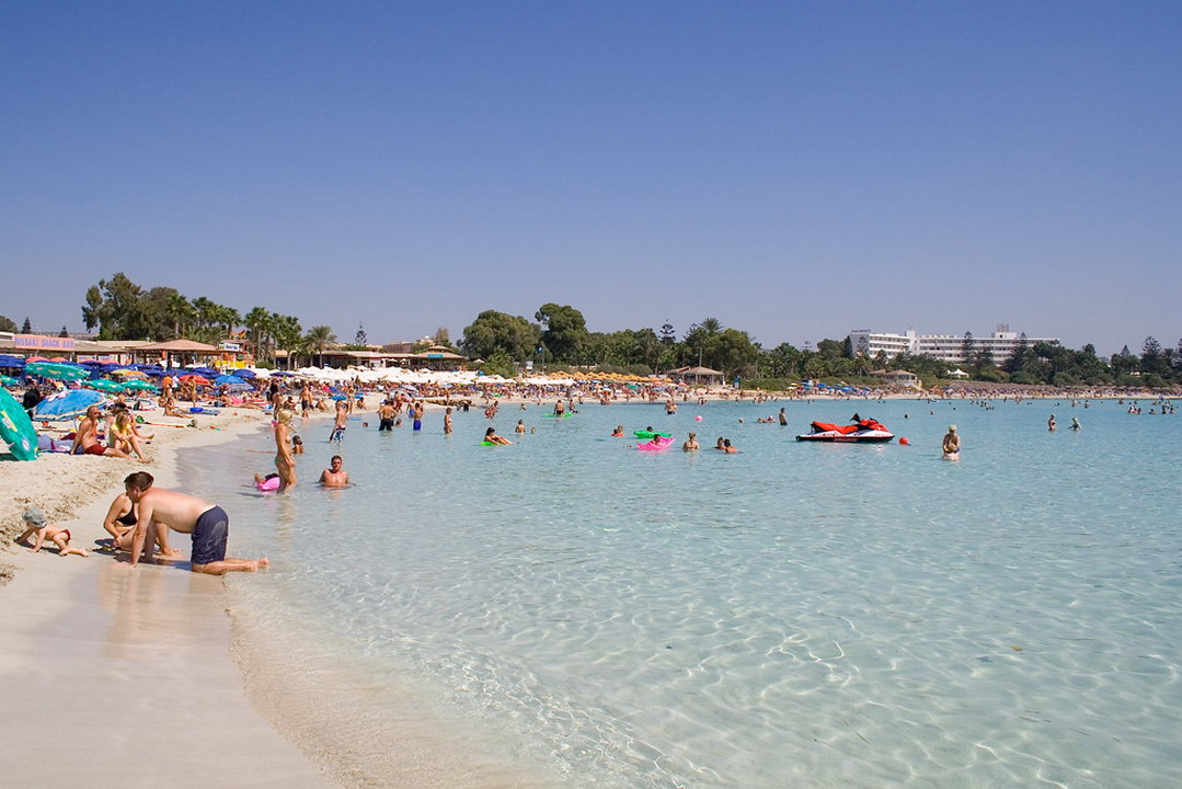 Nissi beach 